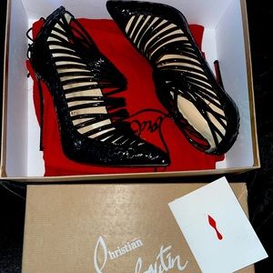 Christian Louboutin heels. Fits size 7,5/8. Very good condition. Worn 3 times.